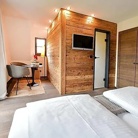 Hotel-gasthof Adler فندق