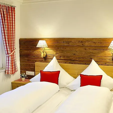 Hotel-gasthof Adler فندق